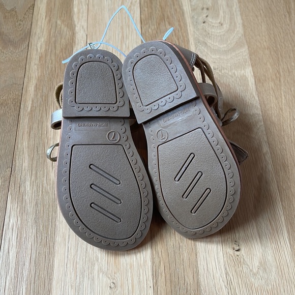 NWOT Gold Toddler Gladiator Sandals size 7 - Picture 5 of 5